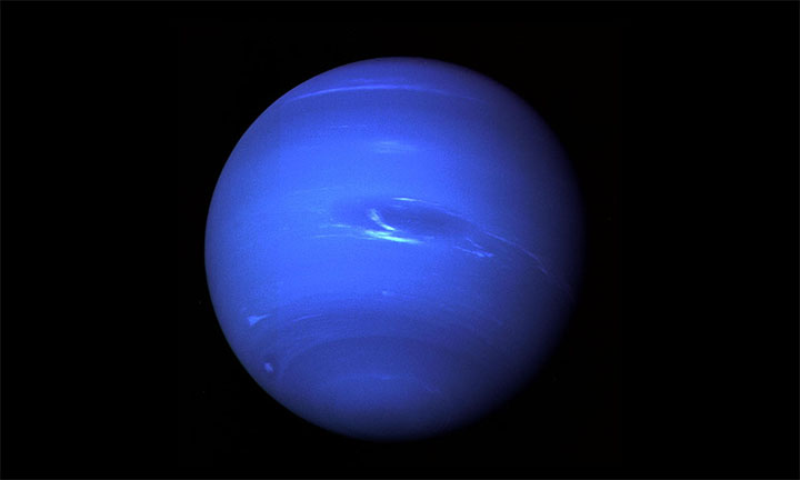 Neptuun. Sinine ja hetkel teadaolevalt kõige kaugem Päikesesüsteemi planeet. Tormide kuningas. 