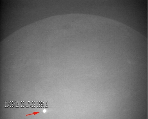 See on pilt tegelikust kokkupõrkest, mis leidis aset Kuul 11. septembril 2013. Tekkinud sähvatud oli nii ere kui 3. suurusega täht, palja silmaga väga hästi nähtav.