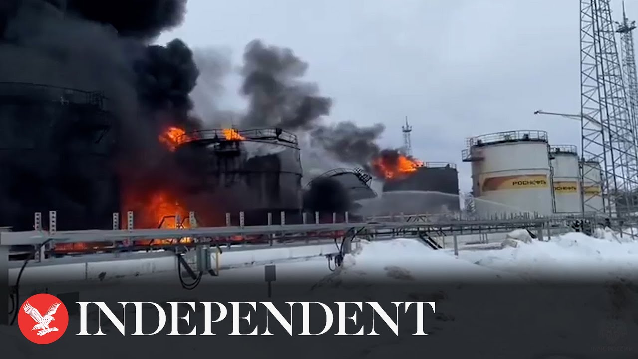 Ukraina droonirünnaku järel Brjanskis põlema läinud naftahoidla, 19. jaanuaril. Autor/allikas: The Independent Youtube. 